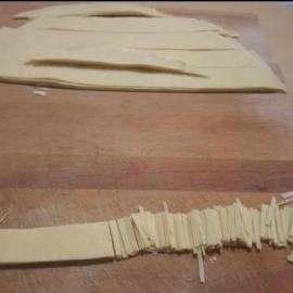 Sütlü ve yumurtalı erişte 