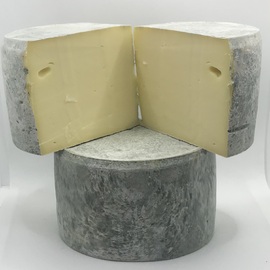 Mollahasan Köy Mandırası - Organik Meşhur Eski Kars Kaşarı 1,800 Kg 