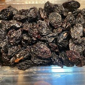  Güneşte Kurutulmuş Doğal Siyah Kuru Üzüm 1 Kg