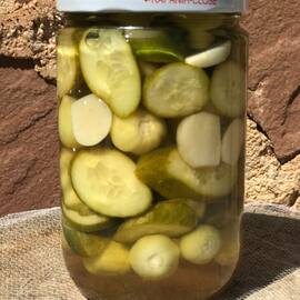 Salata Ve Aci Topak Biber Turşusu