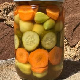 Salata, Biber Ve Havuç Turşusu